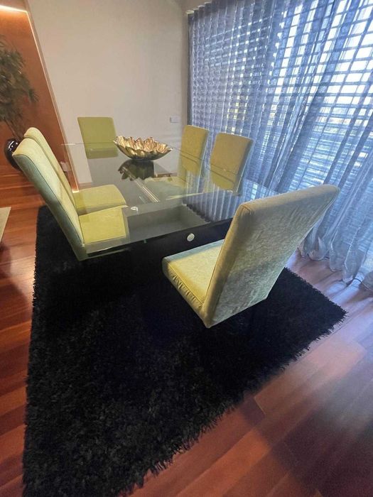 Mesa sala jantar, Cadeiras e Tapete
