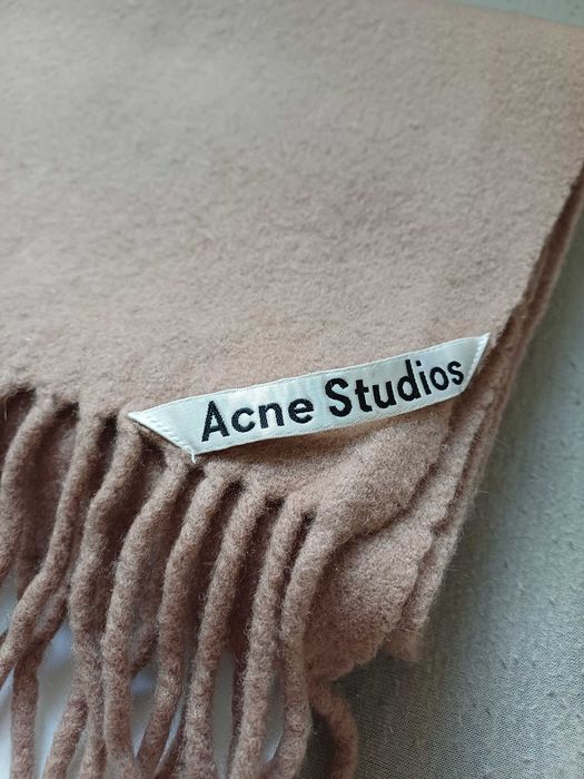 Acne Studios wełniany beżowy szal