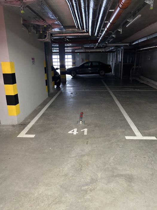Podwójne miejsca postojowe w garażu podziemnym Przejazdowa 17