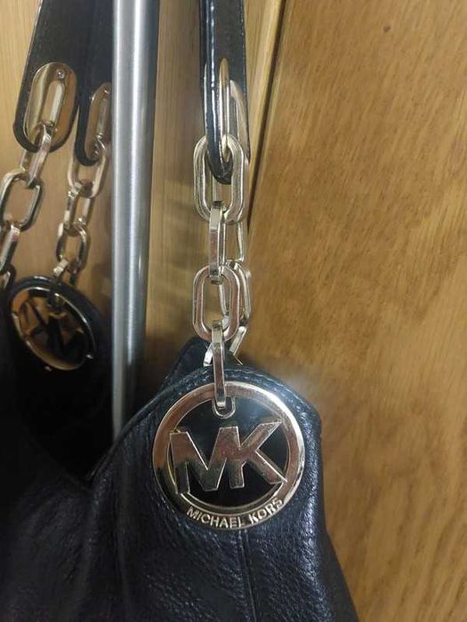 Czarna skórzana torba na ramię Michael Kors