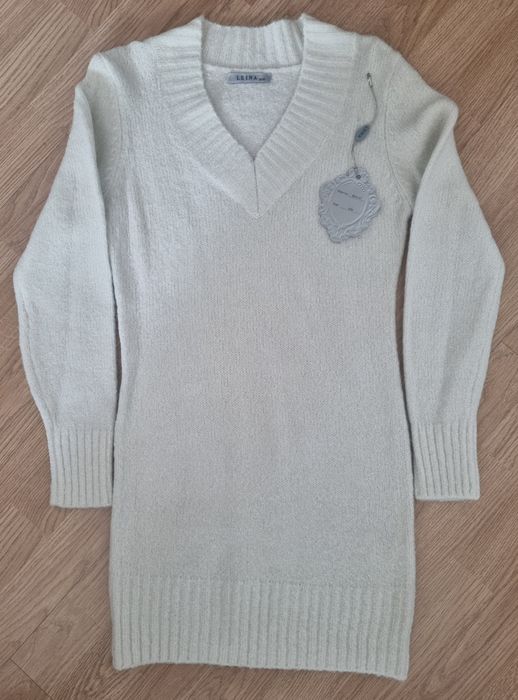 Vestido de malha, branco com apontamentos brilhantes, comprido. S/M