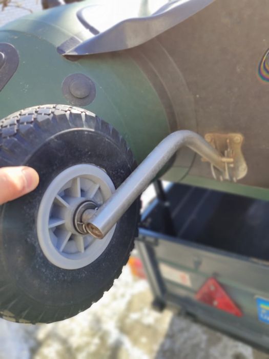 Човен колібрі з мотором