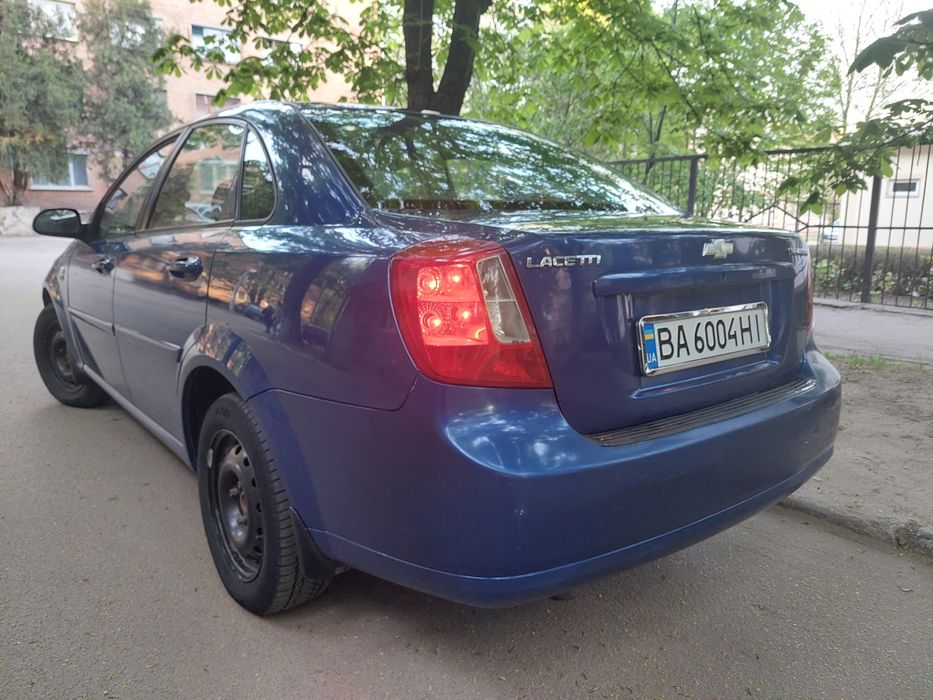 Лачетті з переофрмленням
Технічно все справно, є нюанс по порогам, фарба є