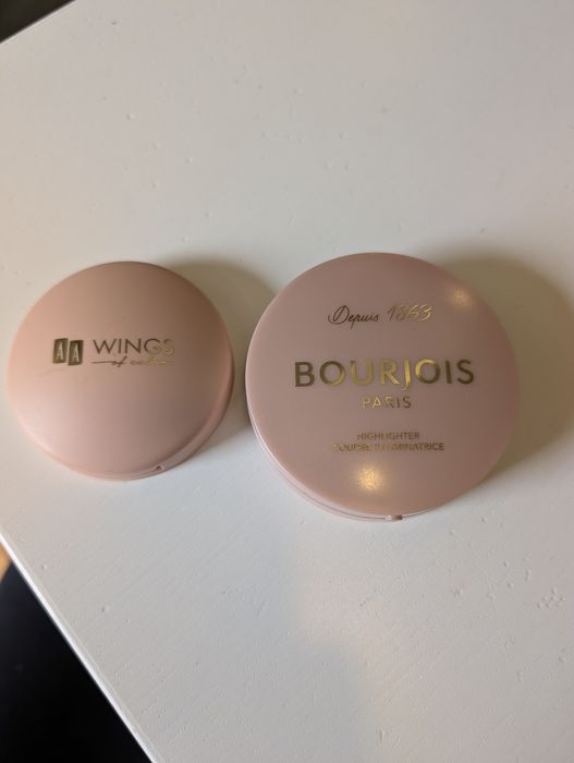 Zestaw rozświetlaczy Bourjois i AA