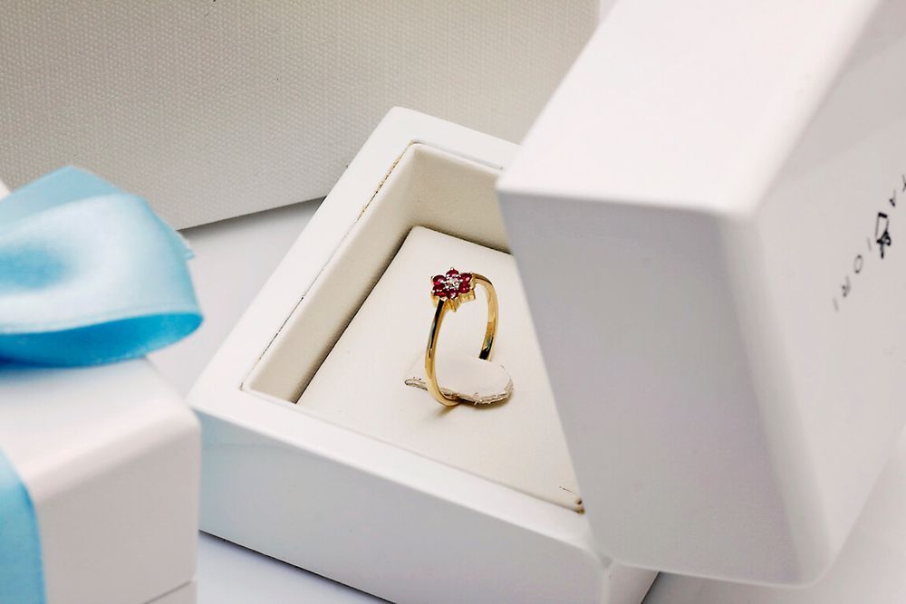 Złoty pierścionek Staviori z diamentem