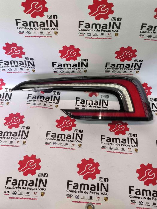 Farolim Direito TESLA MODEL 3