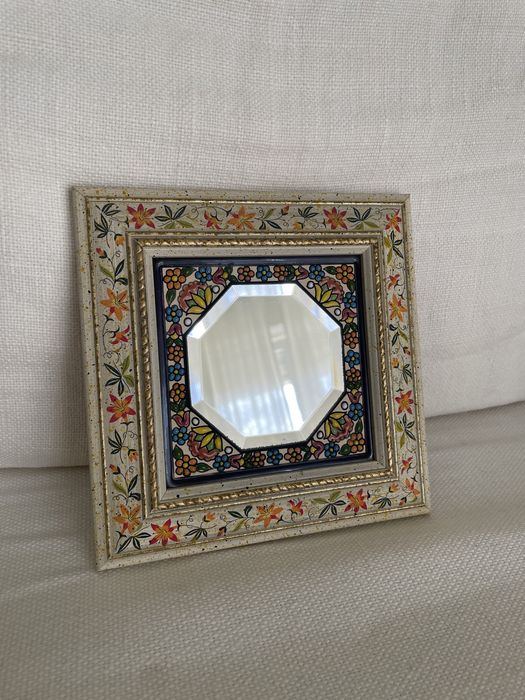 Moldura pequena com espelho