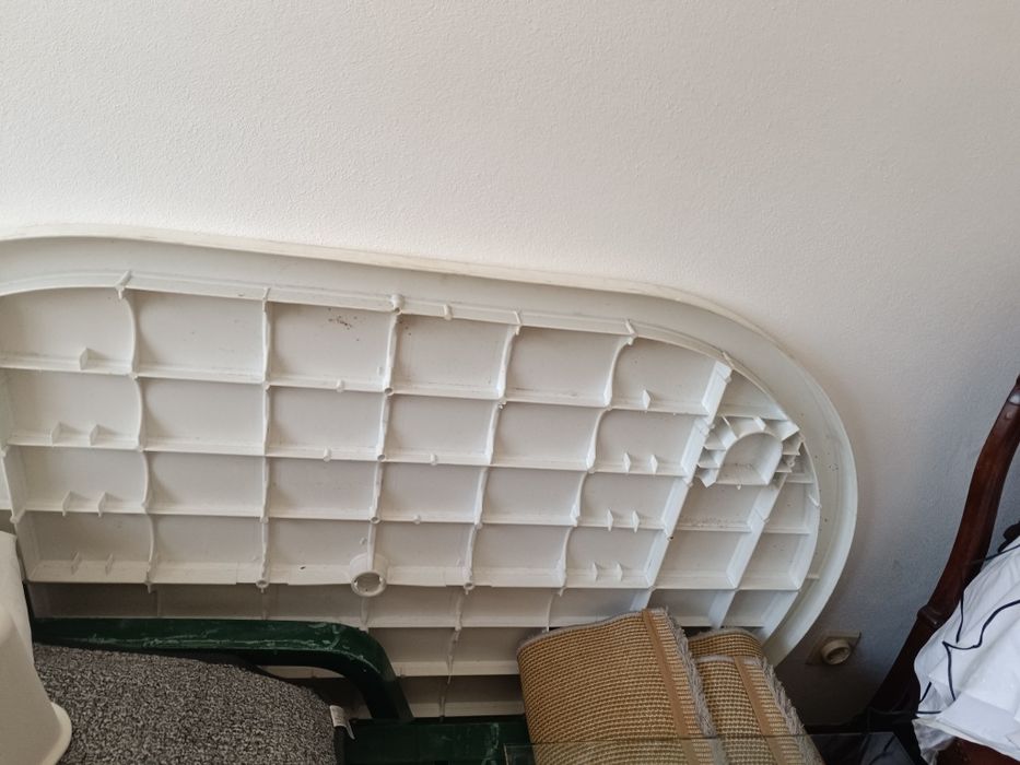 Mesa e cadeiras de plástico