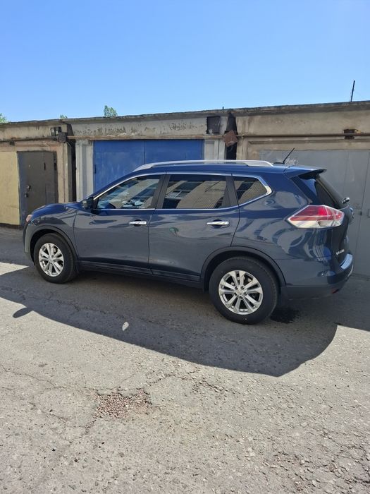 Машина Nissan Rogg