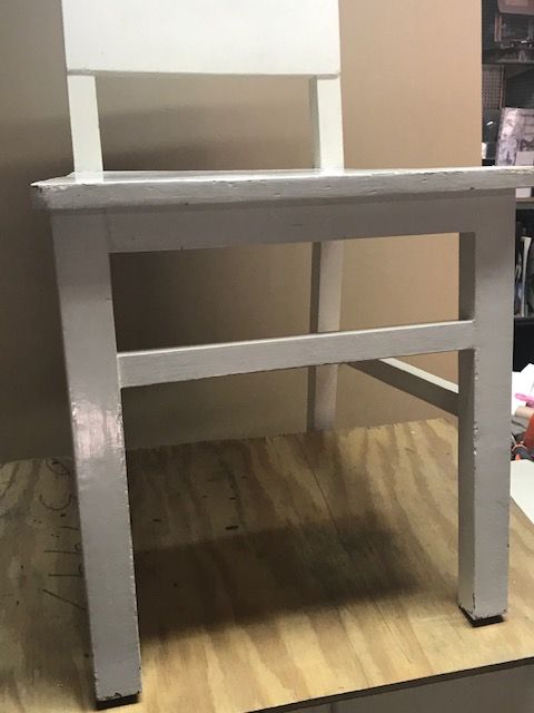 Cadeira e banco em madeira maciça antigos