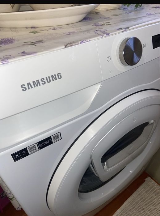 Vende-se máquina de lavar novíssima geladeira novinha também Samsung. interessado só chamar