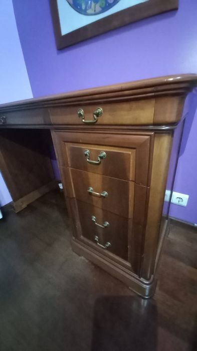 Secretária em cerejeira