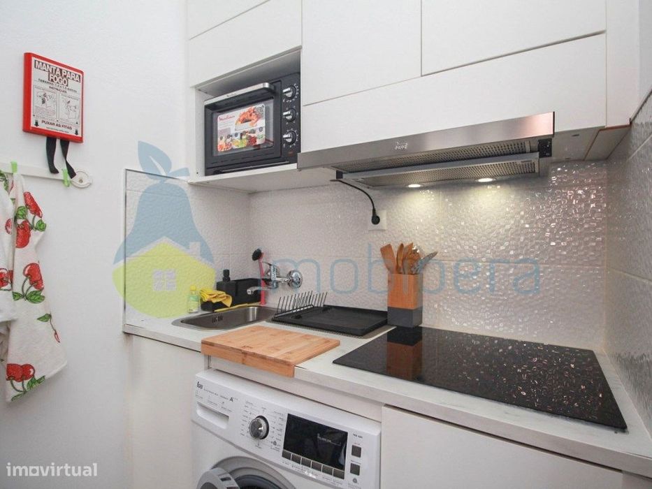 Simpático apartamento T2 renovado para venda em Armação de Pêra a 1...