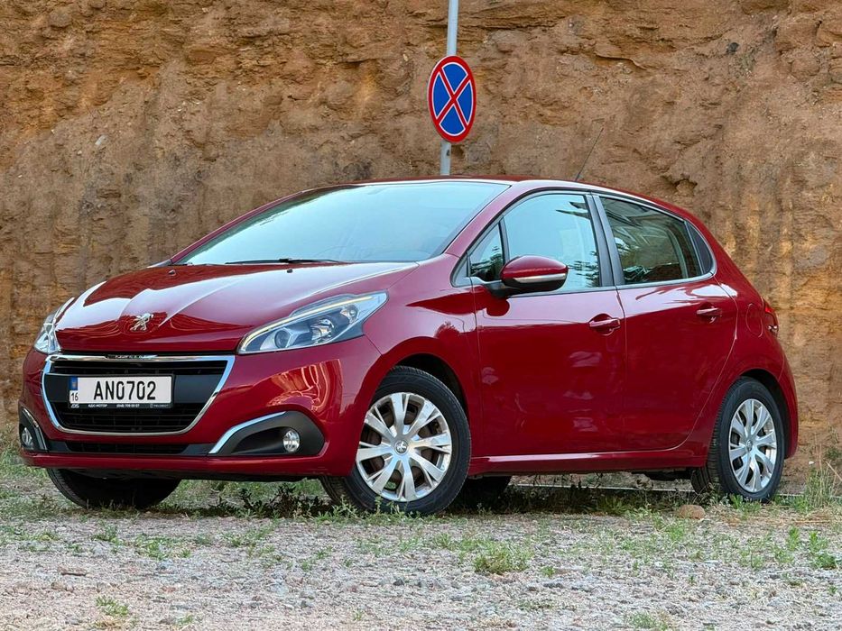 Peugeot 208 2017 1.2 бензин/автомат