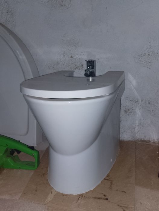 bide sanindusa com tampo e torneira