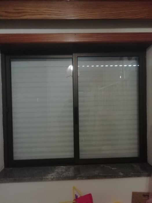 Janelas de Alumínio Castanho + Estores64284986744578122