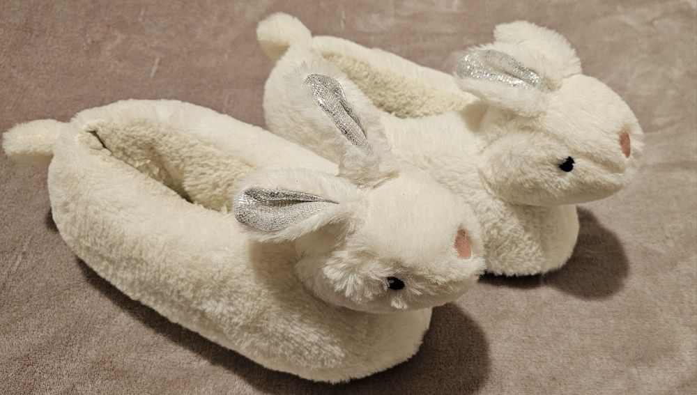 Białe kapcie króliki ok 38