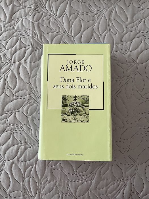 Livro “Dona Flor e seus dois maridos” coleção mil folhas