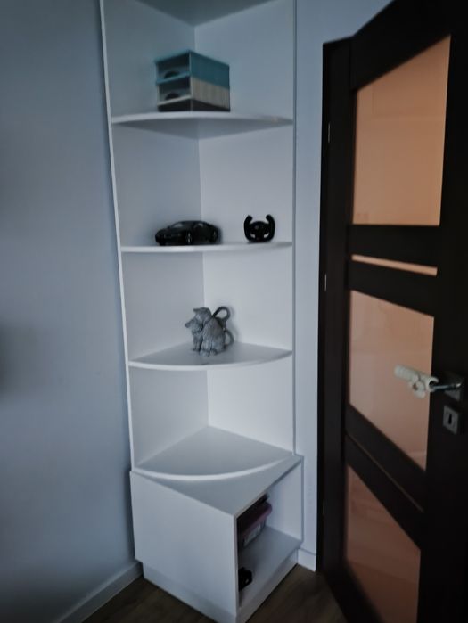 Sprzedam biały regał