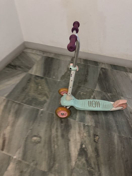 Casinha infantil exterior c/ oferta trotinete