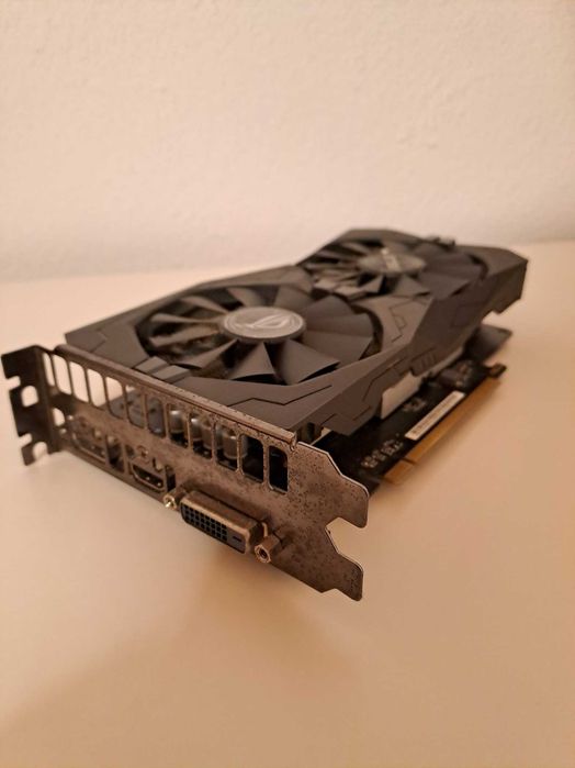 Placa gráfica Asus ROG AMD Radeon RX 560 4GB GDDR5