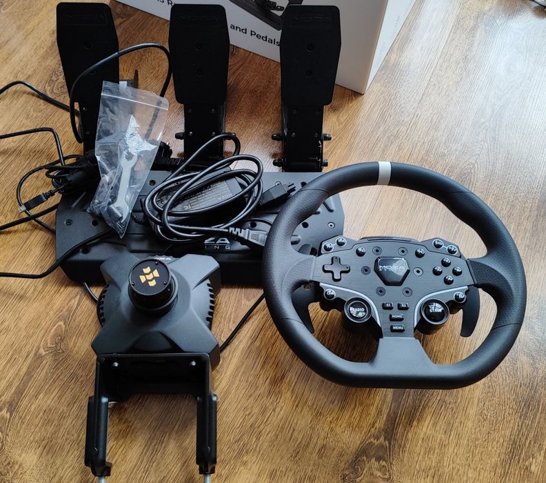 Moza R3 Racing - кермо + педалі для симрейсингу