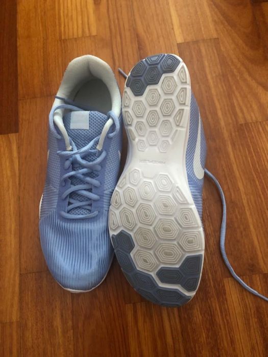 Ténis Nike Flex azul claro