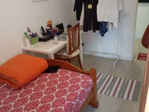 Quarto junto metro Francos