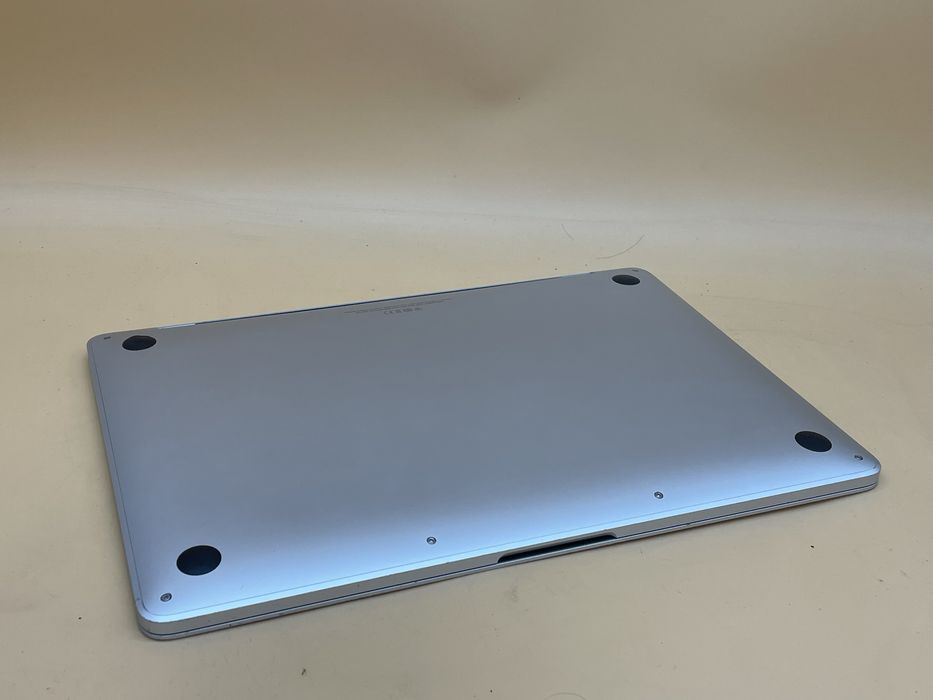 Macbook pro 2020 m1 як не робочий