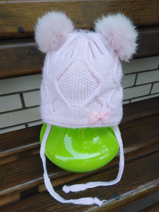 Вязаная шапочка на девочку