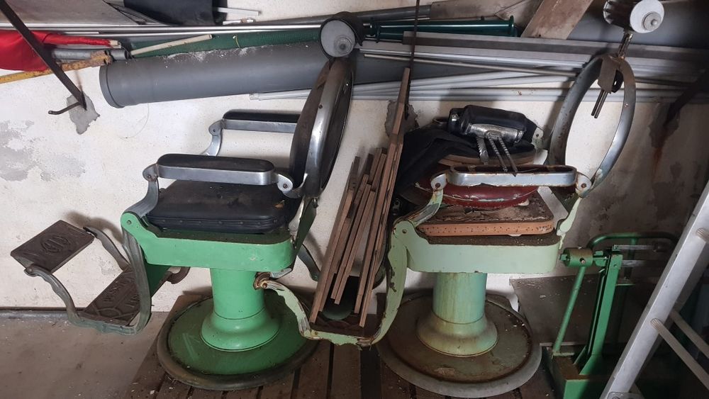 Cadeiras de barbeiro antigas
