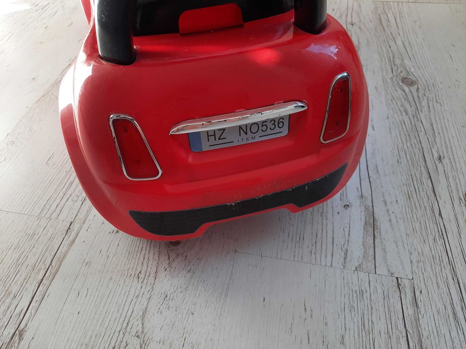 Машинка толокар з резиновими колесами майже нова