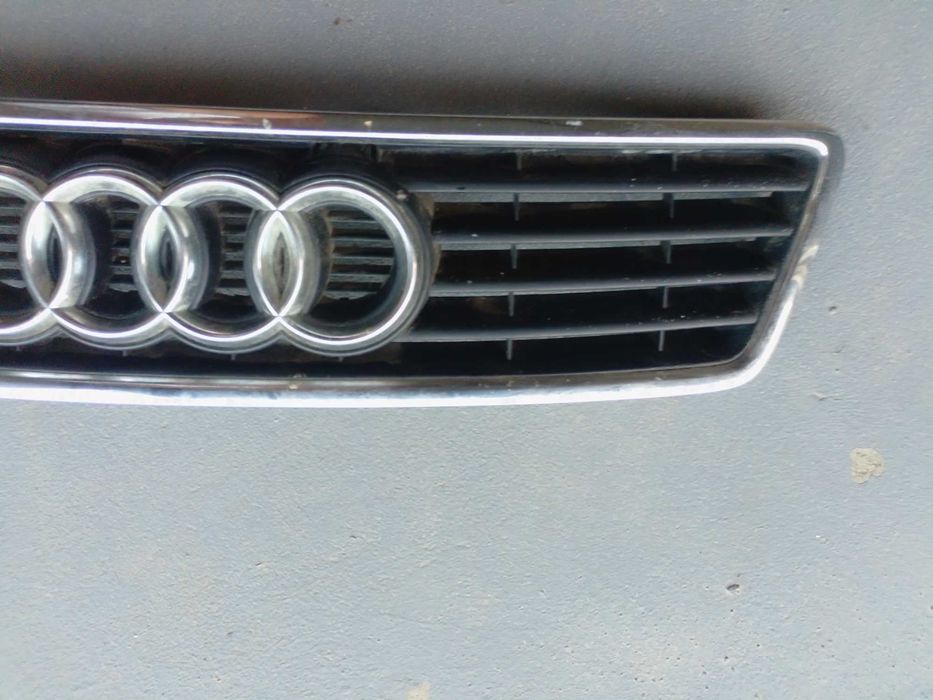 Решітка радіатора для  Audi A6C5