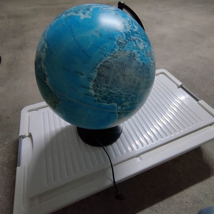 Candeeiro globo iluminado