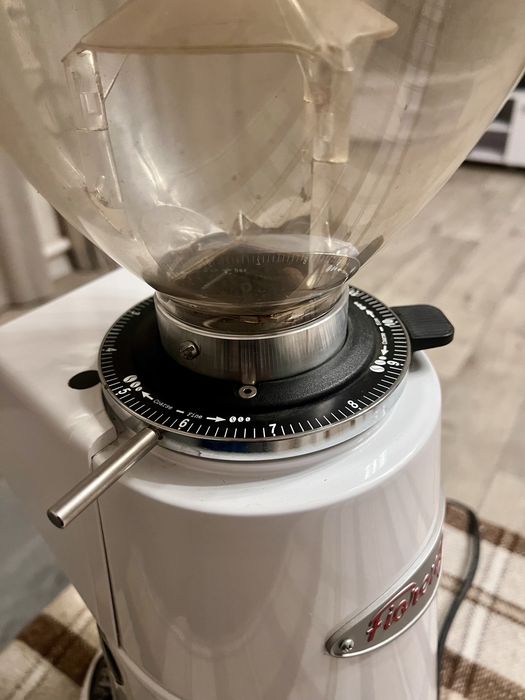 Комплект. Кофемашина и кофемолка. Simonelli и Fiorenzato f64e