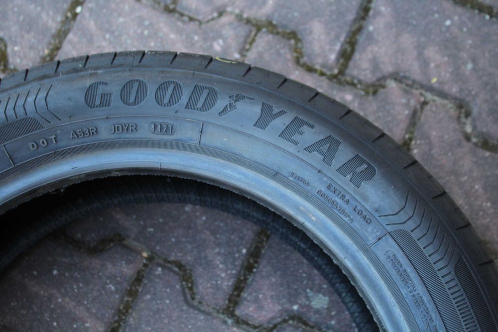 215 55 R117 Goodyear Efficentgrip Performance