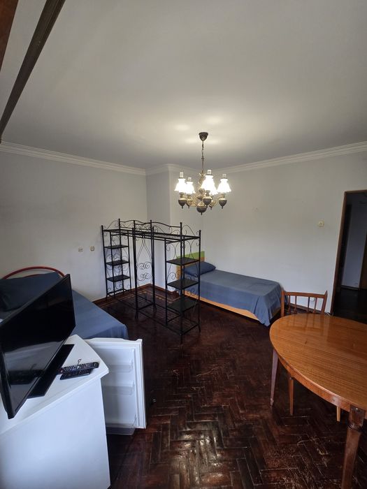 Quarto Partilhado com Varanda no Centro da Amadora