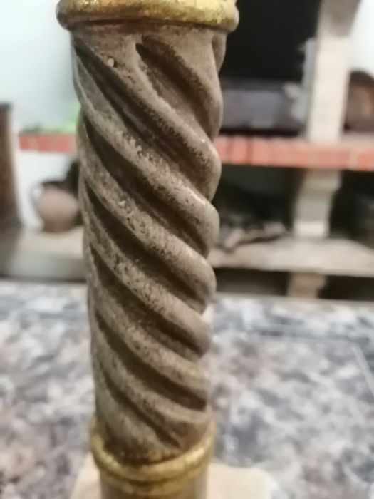 conj 2 castiçais vintage em madeira , ver fotos