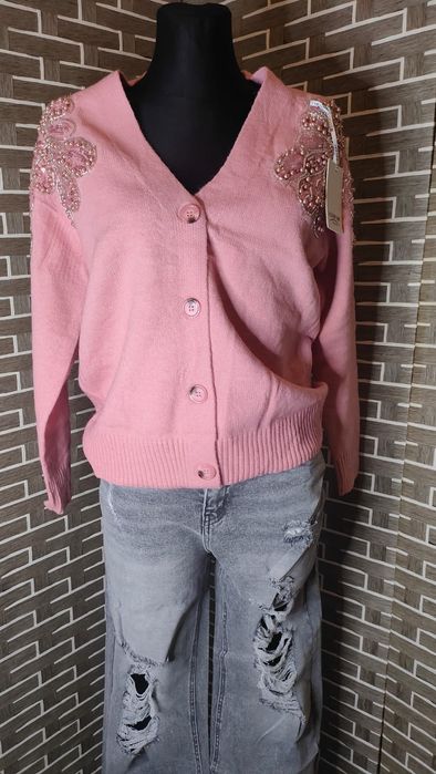 Różowy rozpinany sweterek