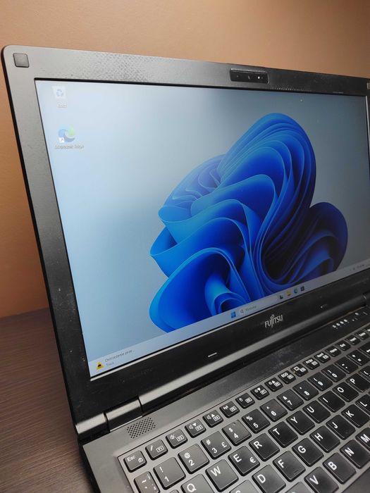 LAPTOP | Fujitsu LifeBook | 15,6" FHD | i5-8250U | 16GB RAM | 256SSD