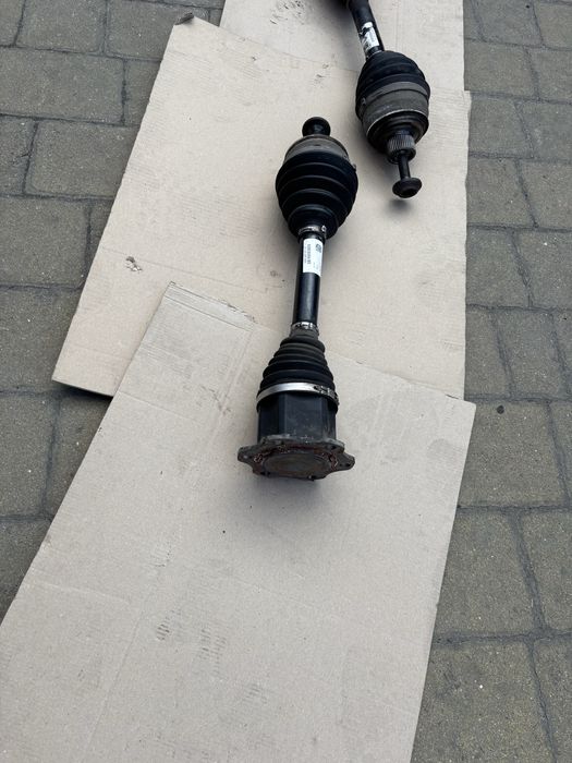 Піввісь передня VAG 4M0407271K Q7, Q8, Touareg, Bentley