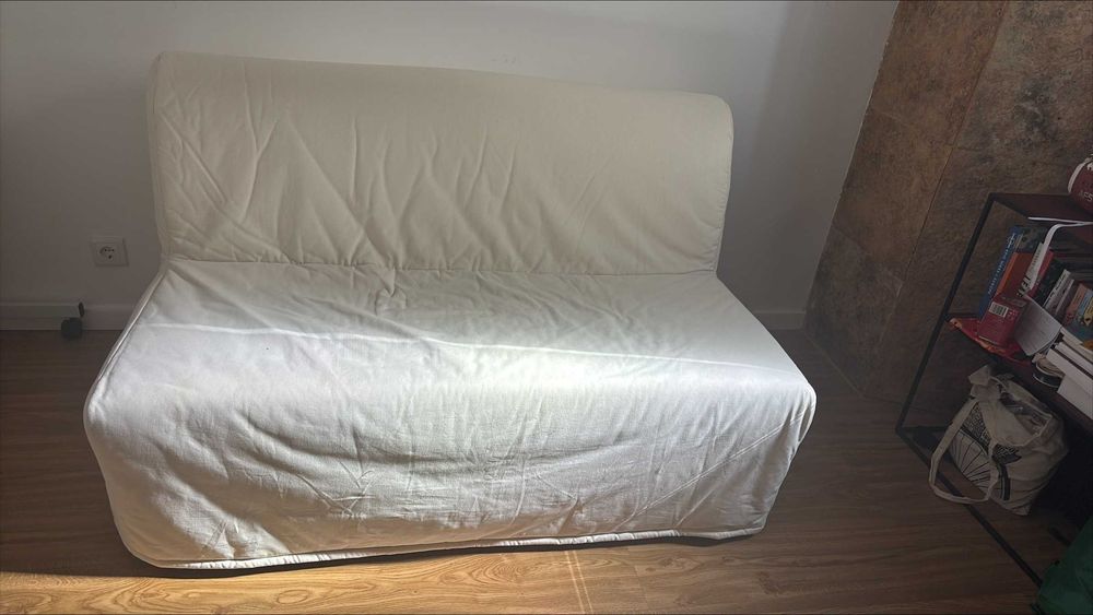Sofá-cama IKEA LYCKSELE LÖVÅS 2 lugares + 2 capas (cru e verde)