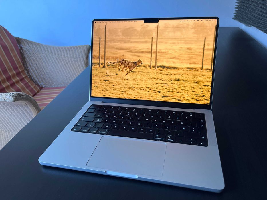 MacBook Pro 14" M3Pro (2023) 36GB 2TB 11-Core CPU 14-Core GPU - klawiatura DE
