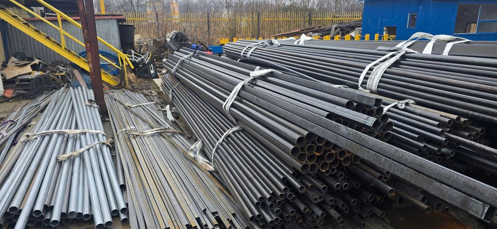 Profile zamknięte  oraz rury. Wymiary różne.