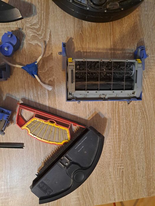 I robot Roomba 555 na części