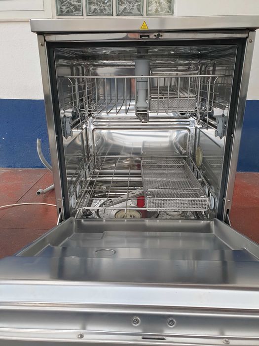 Máquina de lavar instrumentos hospitalares