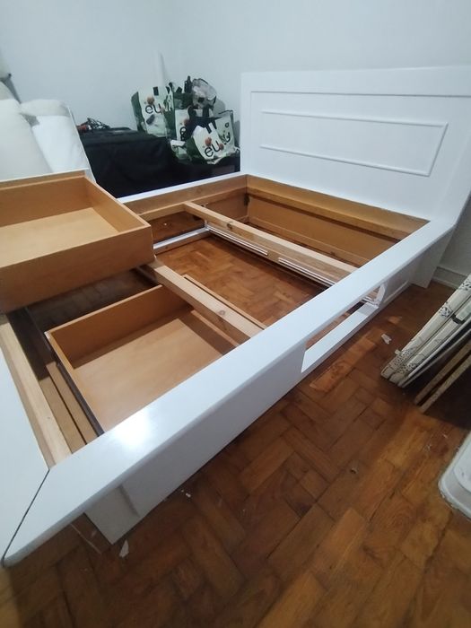 Cama de Casal em bom estado