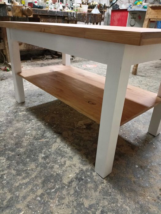 Nowy stół drewniany