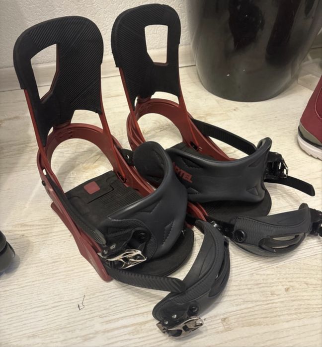 Snowboard deska CAPITA x volcom stone 156 + wiązania burton