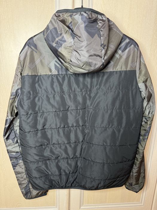 Куртка вітровка Armani EA7. Розмір S